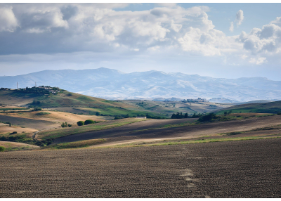 Фототапет Панорамен изглед от полегатите хълмове на Тоскана